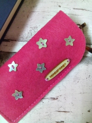 Brillenetui "Stars" (pink) von Mondspinne