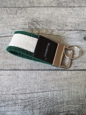 Schlüsselanhänger de luxe dunkelgrün grün weiß Wollfilz Leder - MONDSPINNE