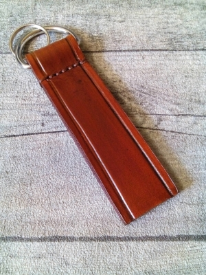Schlüsselanhänger "Rustikal" (rotbraun), aus vegetabil gegerbtem Rindsleder - MONDSPINNE