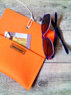 Brillentasche "Herz" (orange) aus Wollfilz & Leder - MONDSPINNE