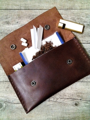 Tabaktasche "Tobacco" (braun), aus vegetabil gegerbtem Rindsleder - MONDSPINNE