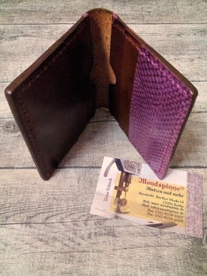 Kreditkartenetui Geldscheinetui "Fabio" (braun-violett), vegetabil gegerbtes Rindsleder & Lachsleder - MONDSPINNE