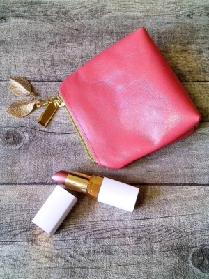 Kosmetiktasche Schminktasche "Blätter" (pink-gold), mit Charm-Anhänger, aus Ziegenleder - MONDSPINNE