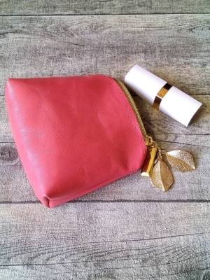 Kosmetiktasche Schminktasche "Blätter" (pink-gold), mit Charm-Anhänger, aus Ziegenleder - MONDSPINNE