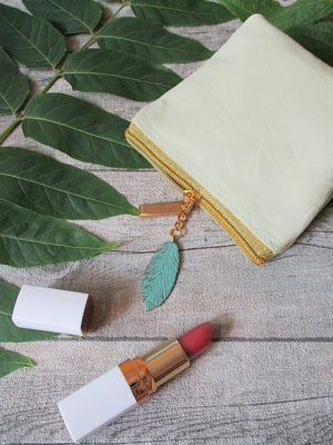 Kosmetiktasche Glamour mit Charm Blatt mit Boden pastellgrün-gold aus Ziegenleder - MONDSPINNE