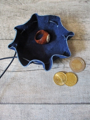 Mini-Lederbeutel dunkelblau Rindswildleder - MONDSPINNE