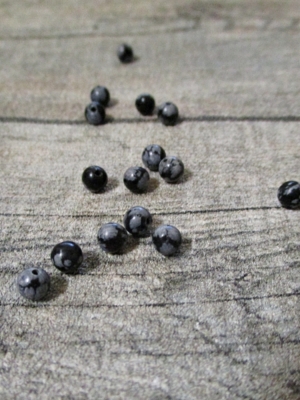 Perlen Edelstein Schneeflocken-Obsidian grau schwarz 4mm - MONDSPINNE