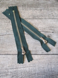 Reißverschluss dunkelgrün altsilber 14 cm lang 2,7 cm breit YKK - MONDSPINNE