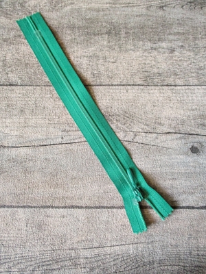 Reißverschluss grasgrün 18 cm lang 22 mm breit YKK - MONDSPINNE