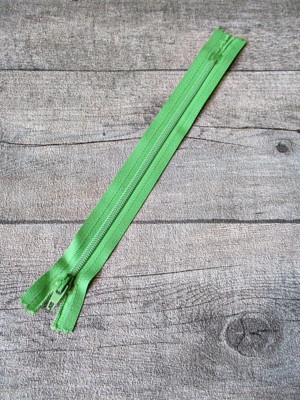 Reißverschluss hellgrün 18 cm lang 22 mm breit YKK - MONDSPINNE
