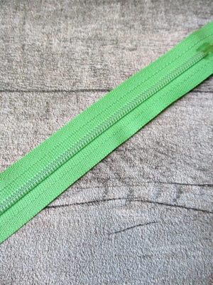 Reißverschluss hellgrün 18 cm lang 22 mm breit YKK - MONDSPINNE