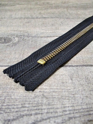 Reißverschluss schwarz messing 18 cm lang 3 cm breit YKK - MONDSPINNE