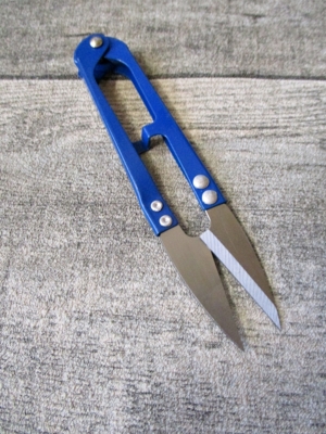 Fadenschere lackiertes Metall 106x22x10mm blau - MONDSPINNE