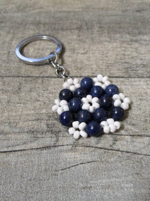 Blüte Edelsteinanhänger Taschenanhänger Lapislazuli blau weiß mit Schlüsselring - MONDSPINNE