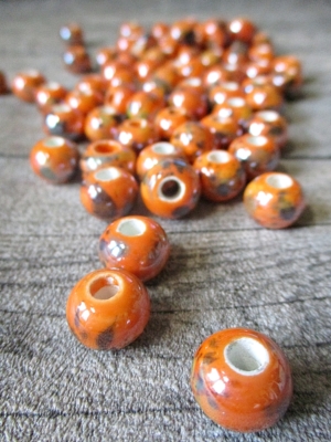 Porzellanperlen Großlochperlen handgefertigt orange perlig 12x9 mm Lochgröße 4 mm - MONDSPINNE