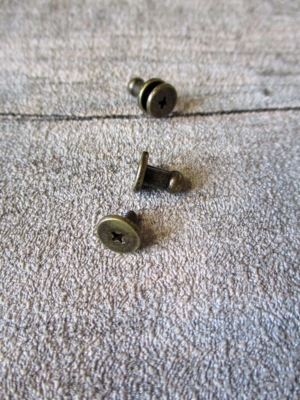 Knopfniete Kopfschraubniete Beiltaschenknopf Patronentaschenverschluss altmessing Metall 8x4 mm - MONDSPINNE