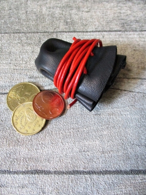 Mini-Lederbeutel schwarz rot Schafleder - MONDSPINNE