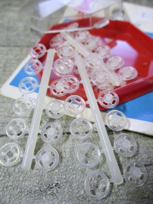 Druckknöpfe 7 mm 24 Stück transparent Kunststoff Näh-Fix