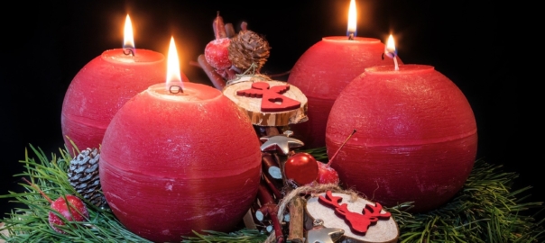 Adventskranz vier_Kerzen - MONDSPINNE